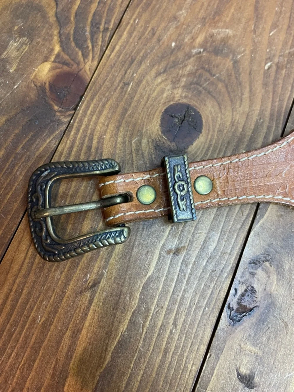 Kids tan leather western belt size large embossed